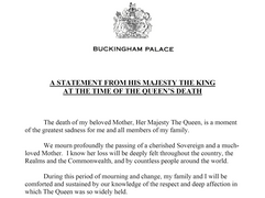 英国国王查尔斯三世发表声明悼念母亲伊丽莎白二世