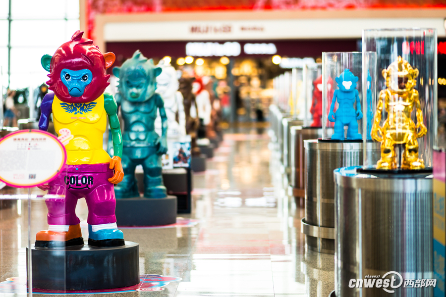 视频：西安咸阳机场动漫艺术展开幕