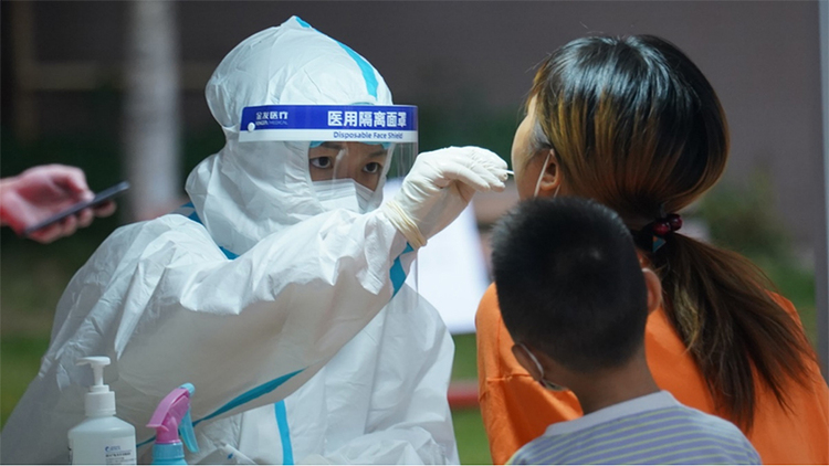 成都双流区错峰开展核酸检测上网课学生优先