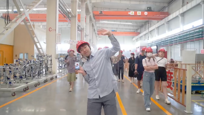 【2022打卡中国】外国网红博主打卡江淮汽车 感受创新安徽（视频）_fororder_WechatIMG560