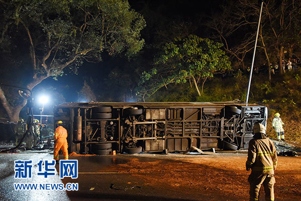 香港警方修正车祸遇难人数为18人 巴士公司拟一个月内递交事故调查报告
