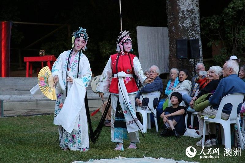 實(shí)景版昆曲《牡丹亭·游園驚夢》將唱段搬進(jìn)了惠靈頓觀眾席