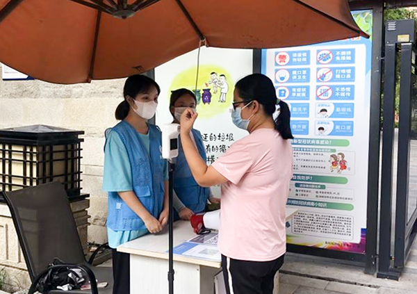 自贡高新区：众“志”成城筑防线 齐心抗疫显担当_fororder_2志愿者服务现场