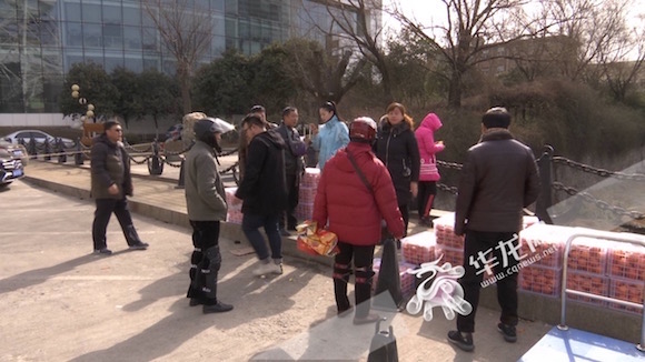 【山城故事】一场跨越千里的爱心接力 重庆老人济南卖脐橙 30吨两天售罄