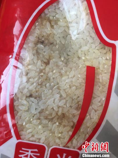 哈尔滨一幼儿园被指吃发霉大米 有孩子长期腹痛