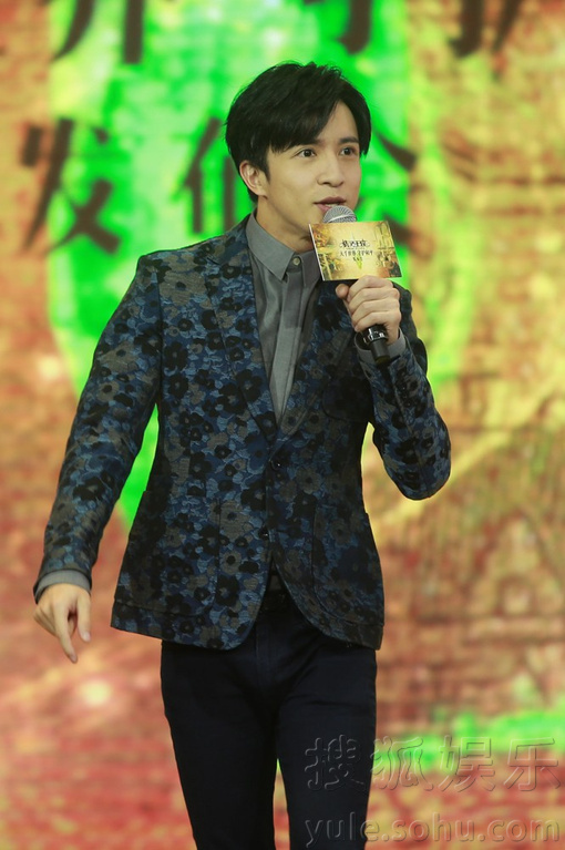 薛之谦现身活动表演北京瘫 台上扭捏展搞怪本色