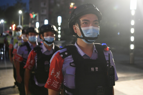 【原创】重庆大渡口警方开展夏夜治安巡查宣防集中统一行动_fororder_图片6(1)