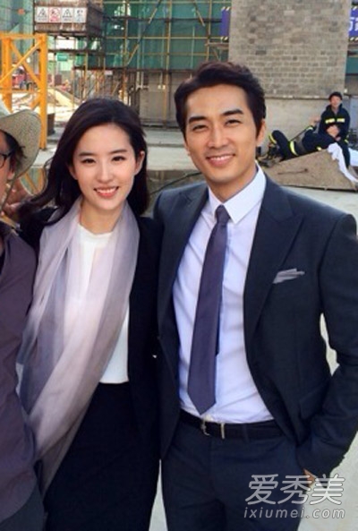 刘亦菲宋承宪疑相恋 看穿衣品味配不配(图)