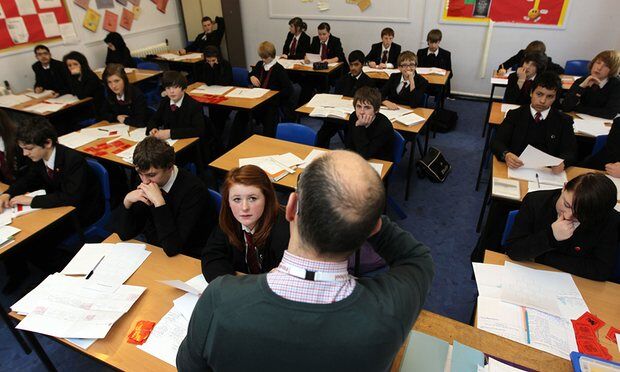 英中學去年斥重金招聘教師 仍人才短缺