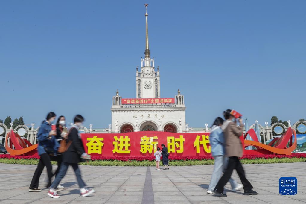 “奮進新時代”主題成就展：室外展區成為熱門打卡點