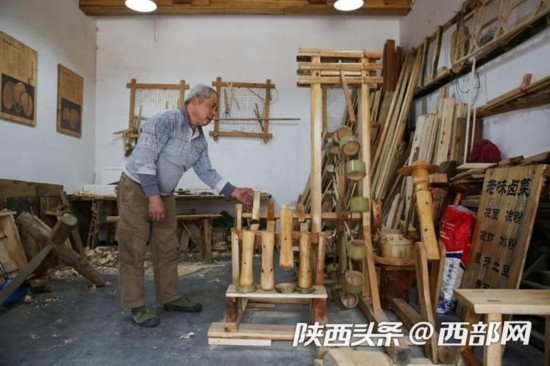（转载）老木匠新岗位：带着老伴作坊小镇展示木工技艺