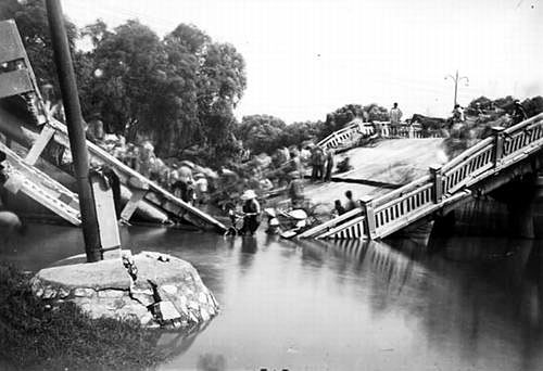 被震毁的唐山市胜利桥