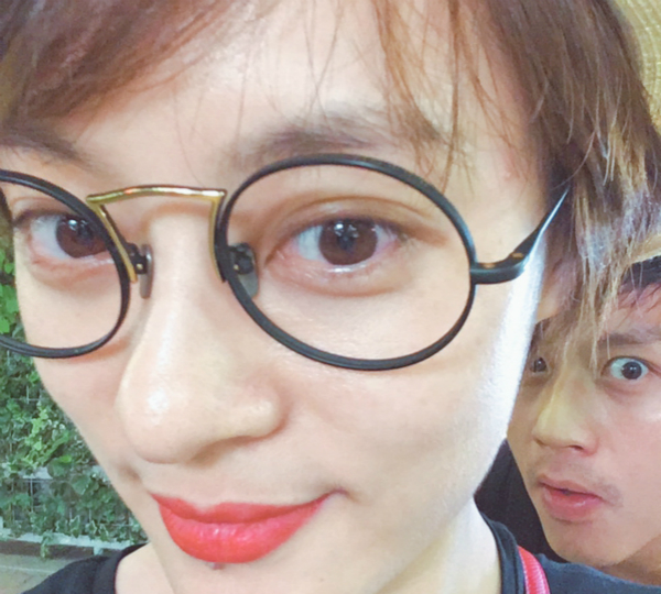 成功女人背后的男人 孙俪自拍邓超躲身后抢镜(图)