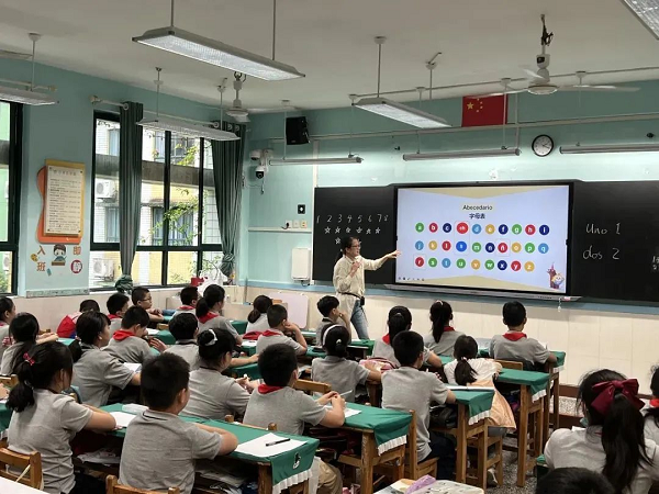 重庆市沙坪坝区第一实验小学校举行“国际文化月”主题活动_fororder_图片2