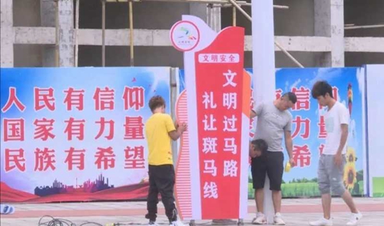 贵州关岭：规范道路交通秩序 助力文明城市创建