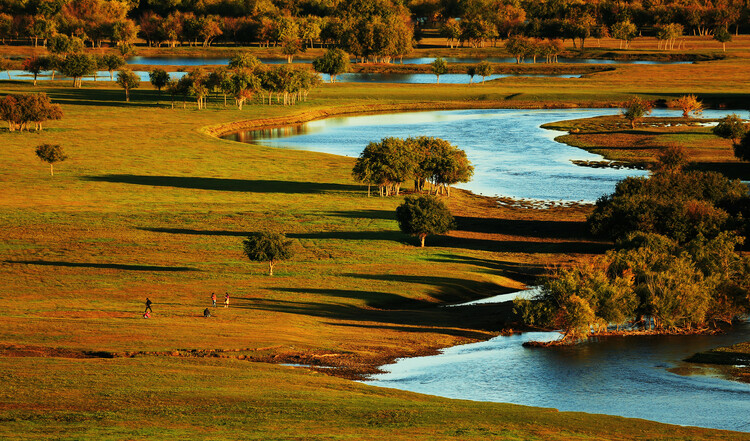 与额尔古纳来一场秋的邂逅_fororder_大师笔中的湿地，如一个调色盘，五彩斑斓，静谧舒适