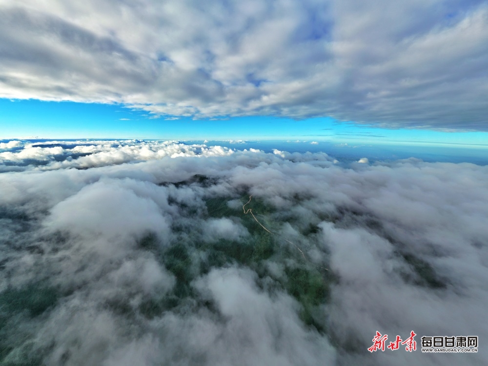 【平凉】平凉华亭关山莲花台景区出现壮美云海景观_fororder_1