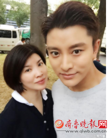 贾乃亮与姐姐合影 原来贾乃亮是十足的富二代家庭背景揭秘