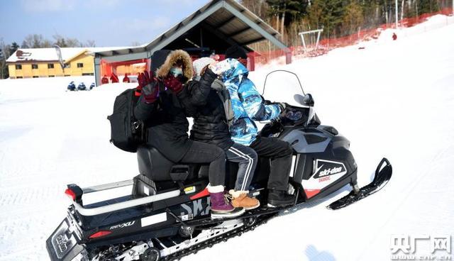 长白山五座滑雪公园开放 “雪域王国”再成冰雪旅游热点