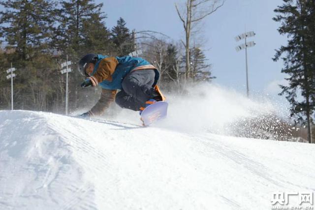 长白山五座滑雪公园开放 “雪域王国”再成冰雪旅游热点