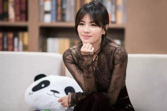 刘涛剪了空气刘海 越来越像宋慧乔了