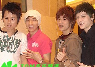 薛之谦与张杰同时出道 走红路为何比张杰坎坷百倍