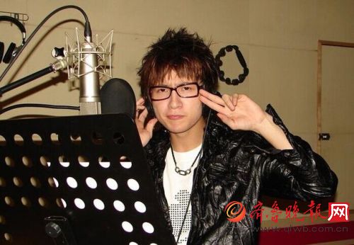 薛之谦与张杰同时出道 走红路为何比张杰坎坷百倍