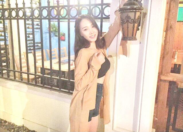 “吉祥三宝”小女孩长大了!美艳狂野身材火辣(图)