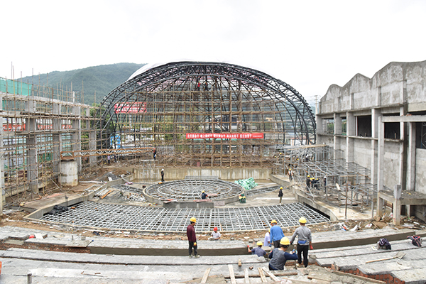 广元青川县：以奋发干劲“激发”华丽蜕变 大唐家河旅游区建设成果初显_fororder_【唐釦】大唐家河旅游区沉浸式演艺项目建设现场