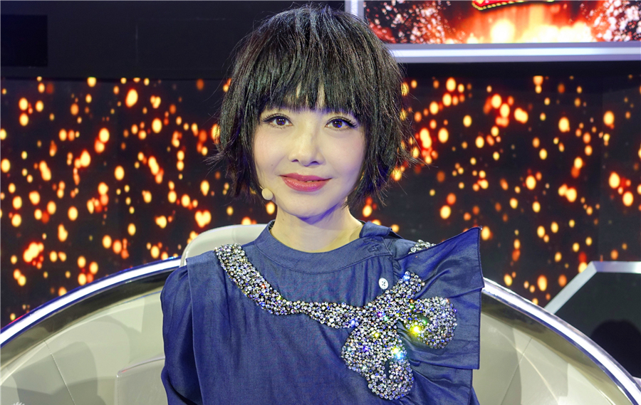 同是齐刘海 鲁豫留了减龄郭碧婷留变土妞