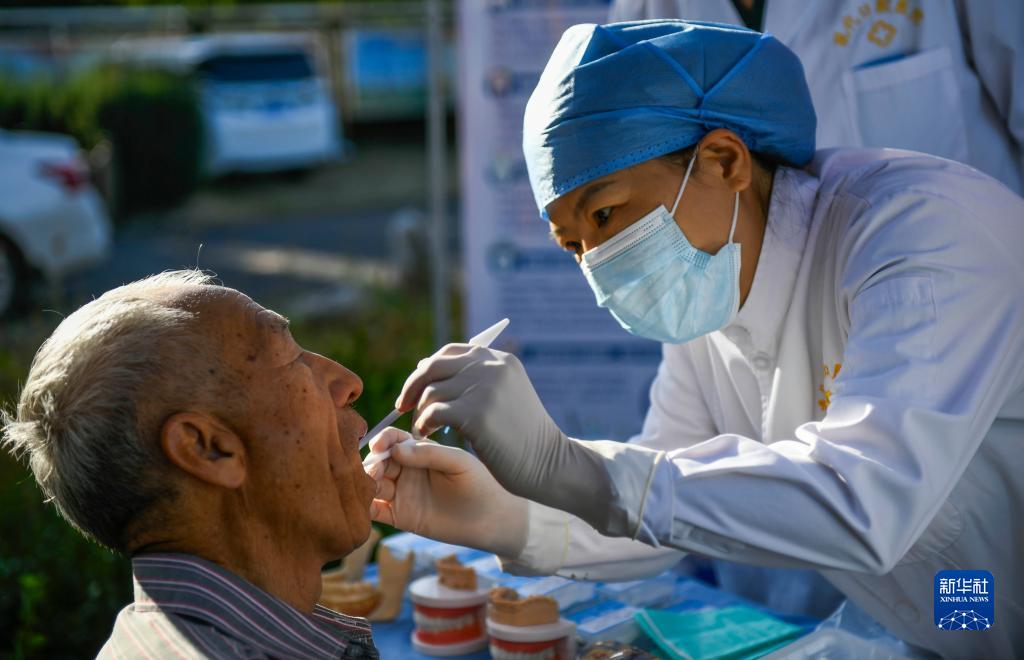 河北：爱护牙齿 关注健康