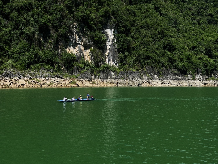貴州興義：“智慧碼頭” 破解萬峰湖污染之困