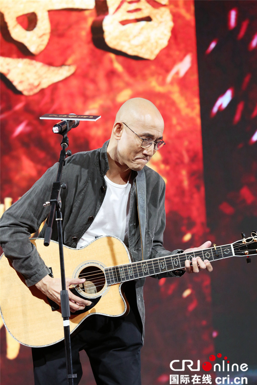 韩庚唱经典《一生所爱》 表白家人与粉丝是“一生所爱”