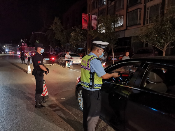 广元昭化区公安分局交警大队连续夜查助推“百日行动”再添战果_fororder_未标题-1