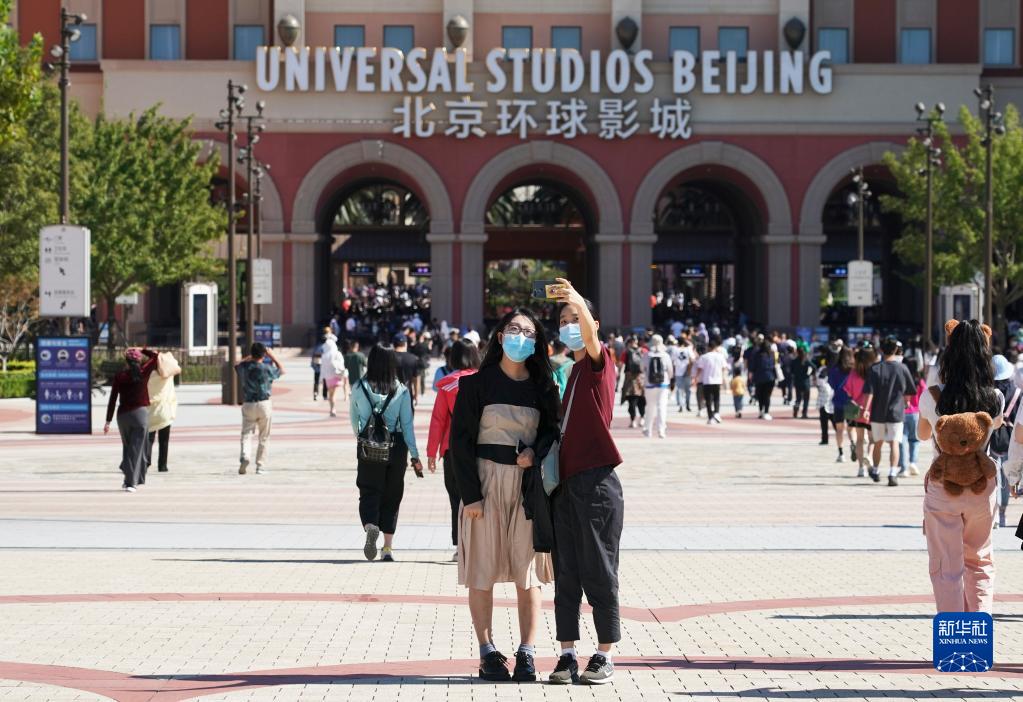 北京环球度假区开园一周年 创新创意拉动文旅消费