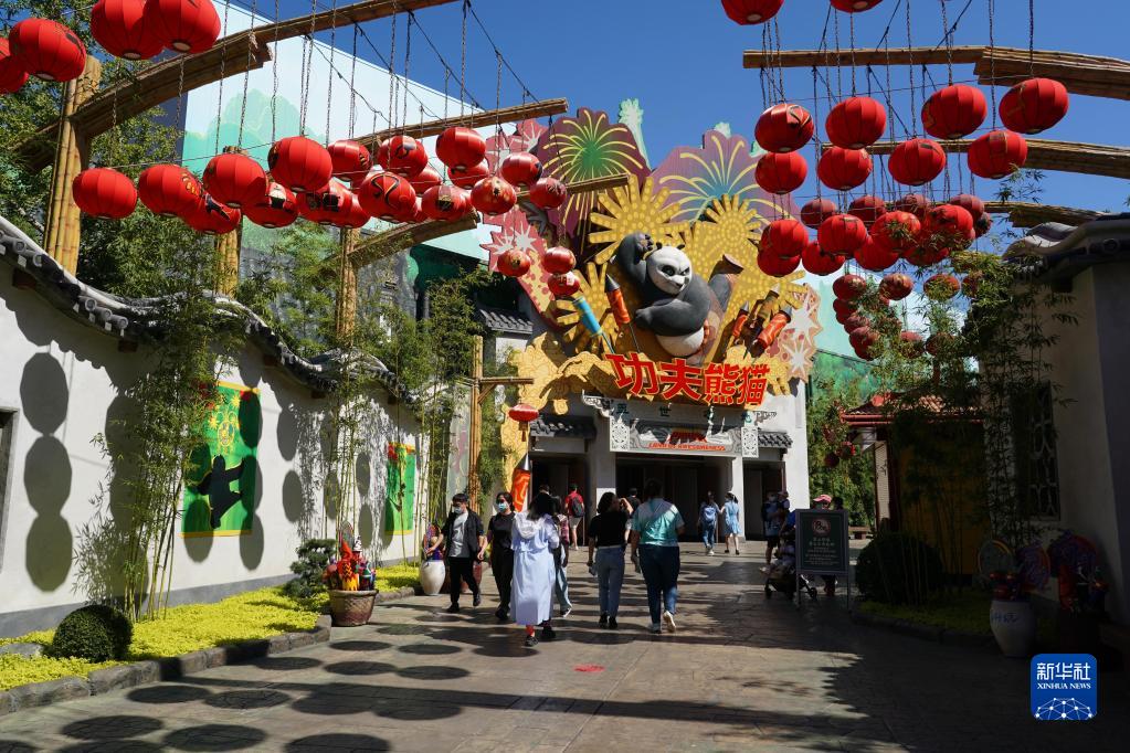 北京环球度假区开园一周年 创新创意拉动文旅消费
