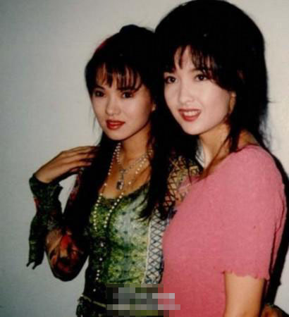 伊能静周慧敏20年前合影曝光 谁更美?