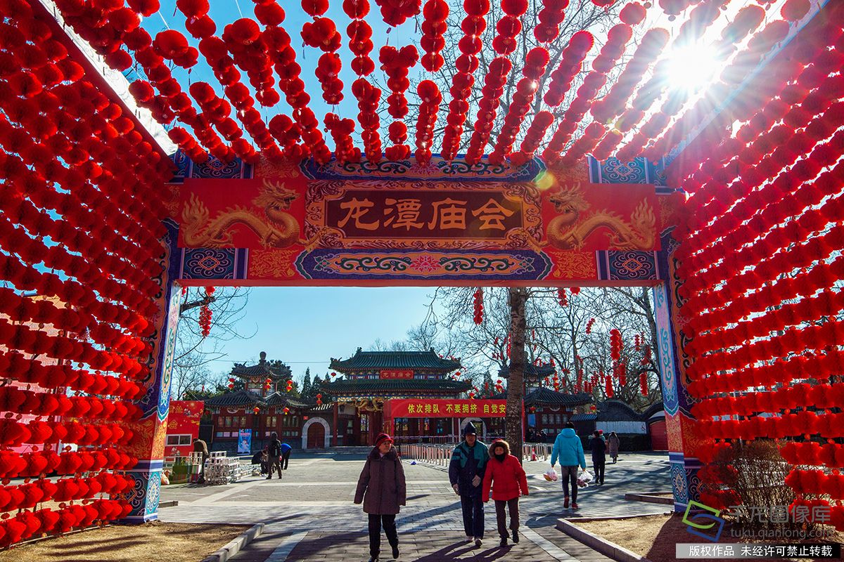 北京龍潭湖廟會加緊佈置 紅紅火火喜迎狗年春節