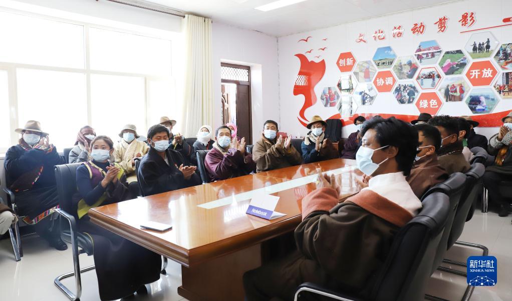 奋进！在伟大复兴的新征程上——党的二十大报告在各地干部群众中引起强烈反响