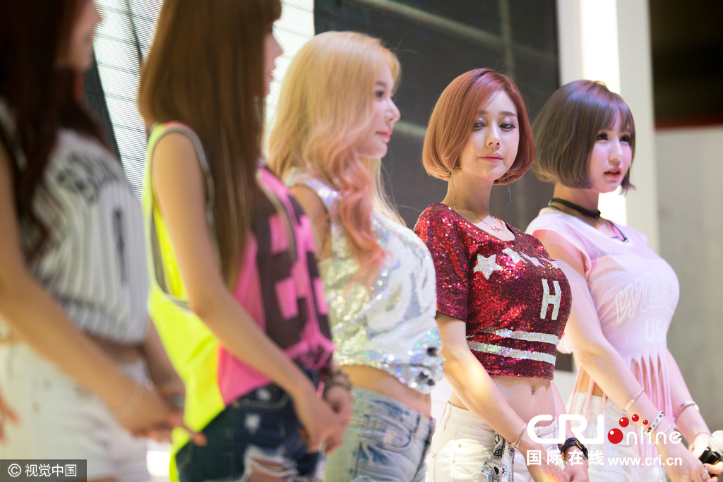 韩女团exid性感热舞助阵熊猫tv站台,引疯狂粉丝惊叫连连,韩国第一主播