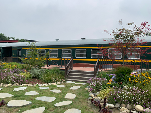 成都新都区锦源村：党建引领产业发展 农旅融合赋能乡村振兴_fororder_园区火车餐厅网红打卡地