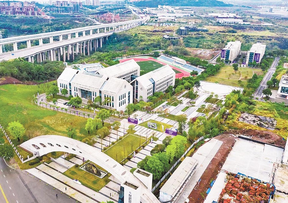 重庆卓越工程师学院揭牌迎新