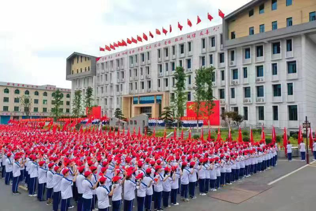 全国基础教育先进个人蒋幸辉：将“农校”办成名校