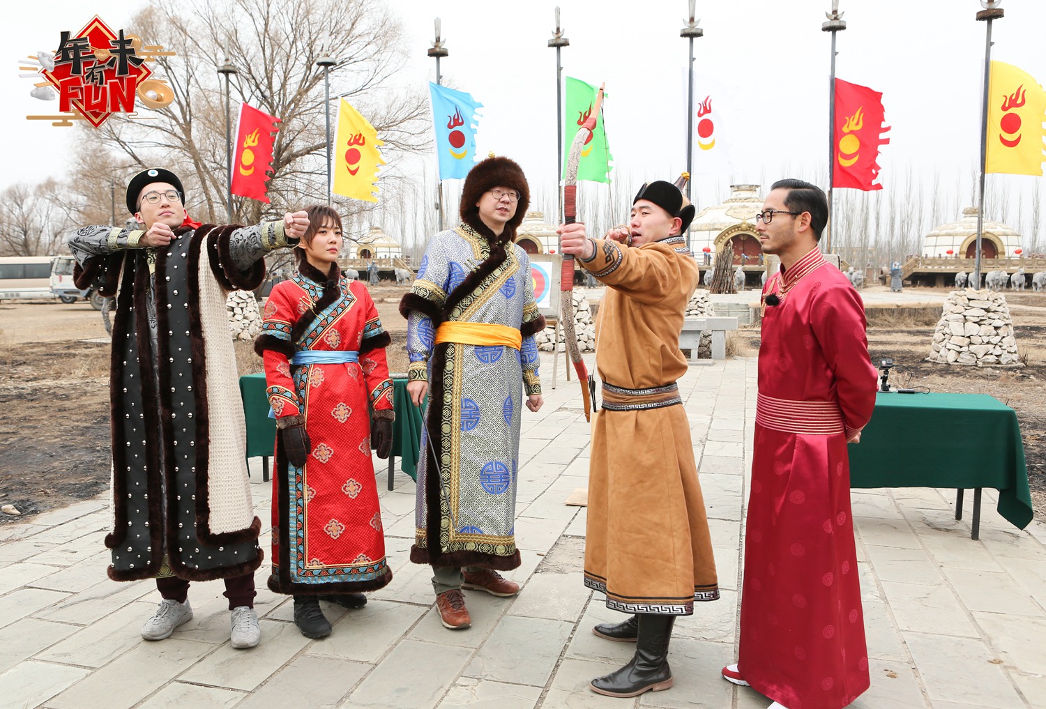 《年味》李诞池子挑战男儿三艺 池子遭粉丝强抱-国际在线