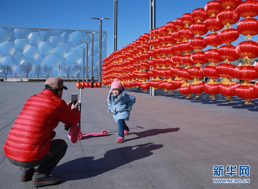 大紅燈籠扮靚北京奧林匹克公園