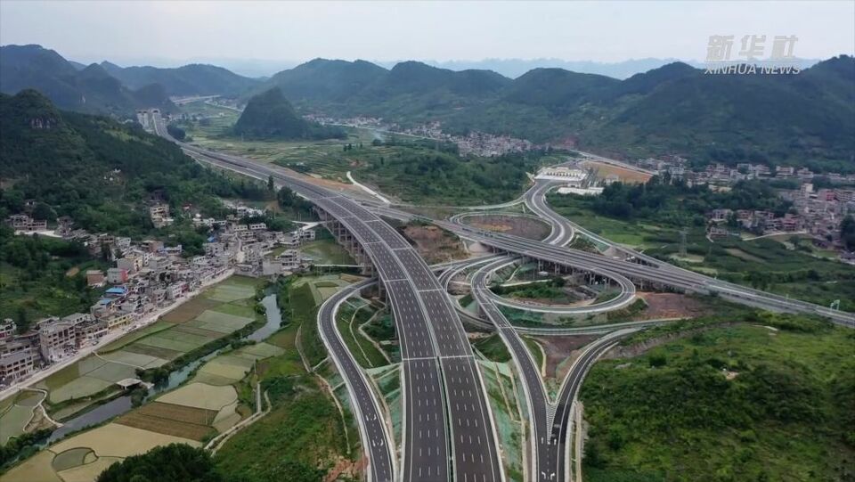 北盘江大桥：让天堑变通途的“世界高度”