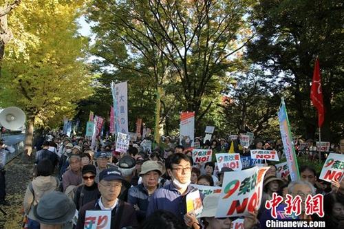 日本建国纪念日护宪派举行集会 反对安倍修宪