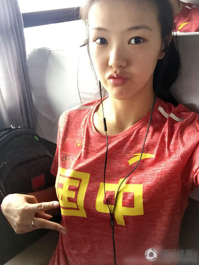 女排小将张常宁自拍鼓劲秀幸运荷包求必胜