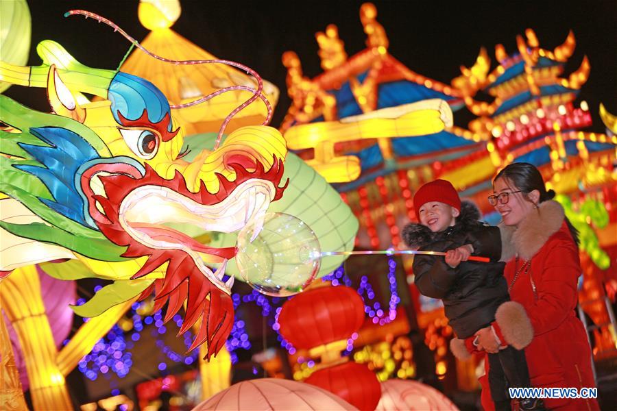 Lanterns enhance China's Spring Festival atmosphere