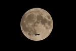 南航推出“賞月航班” 在空中賞月